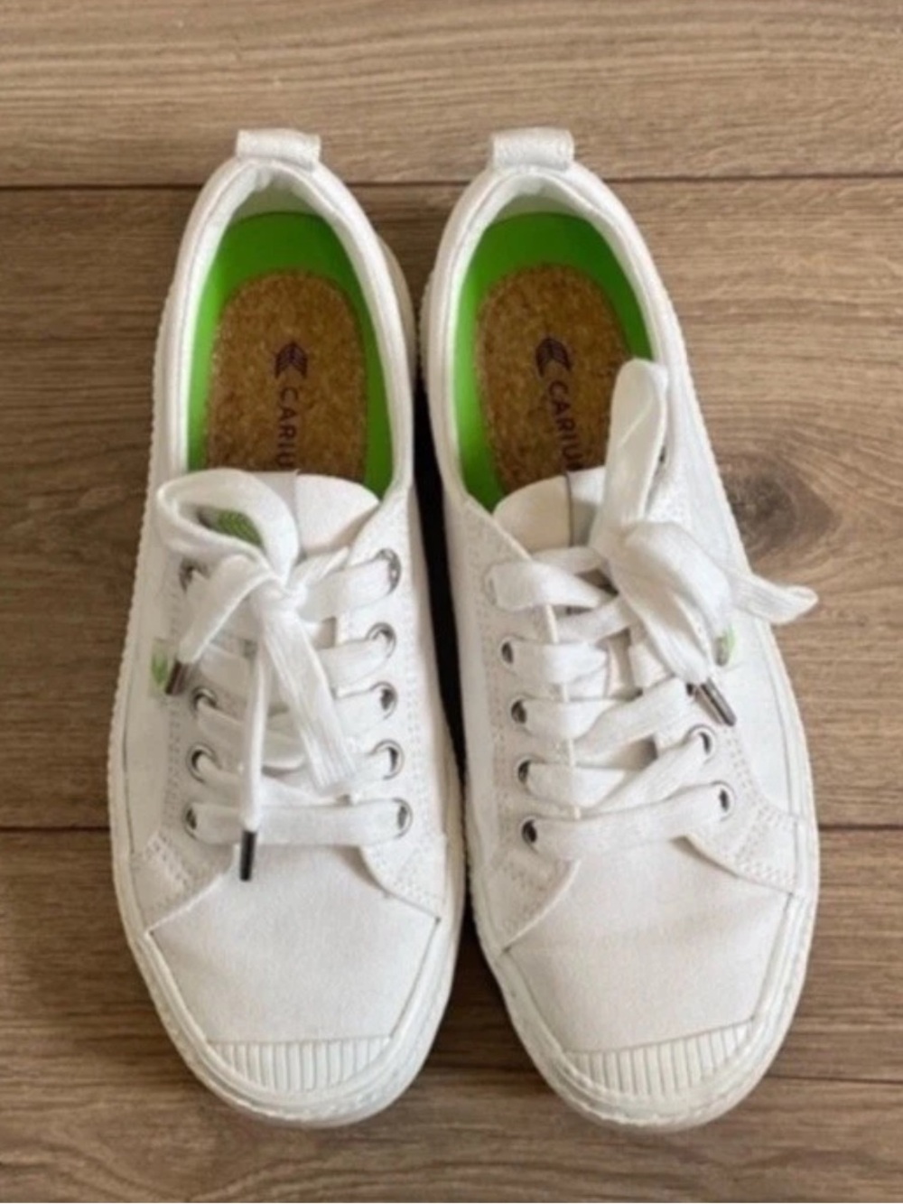 Cariuma OCA Sustainable Low-Top Canvas Sneakers Off-White,
Women's Sz 6.5